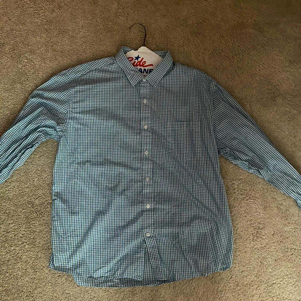 Men’s XXL Amazon Essentials button down dress shirt.